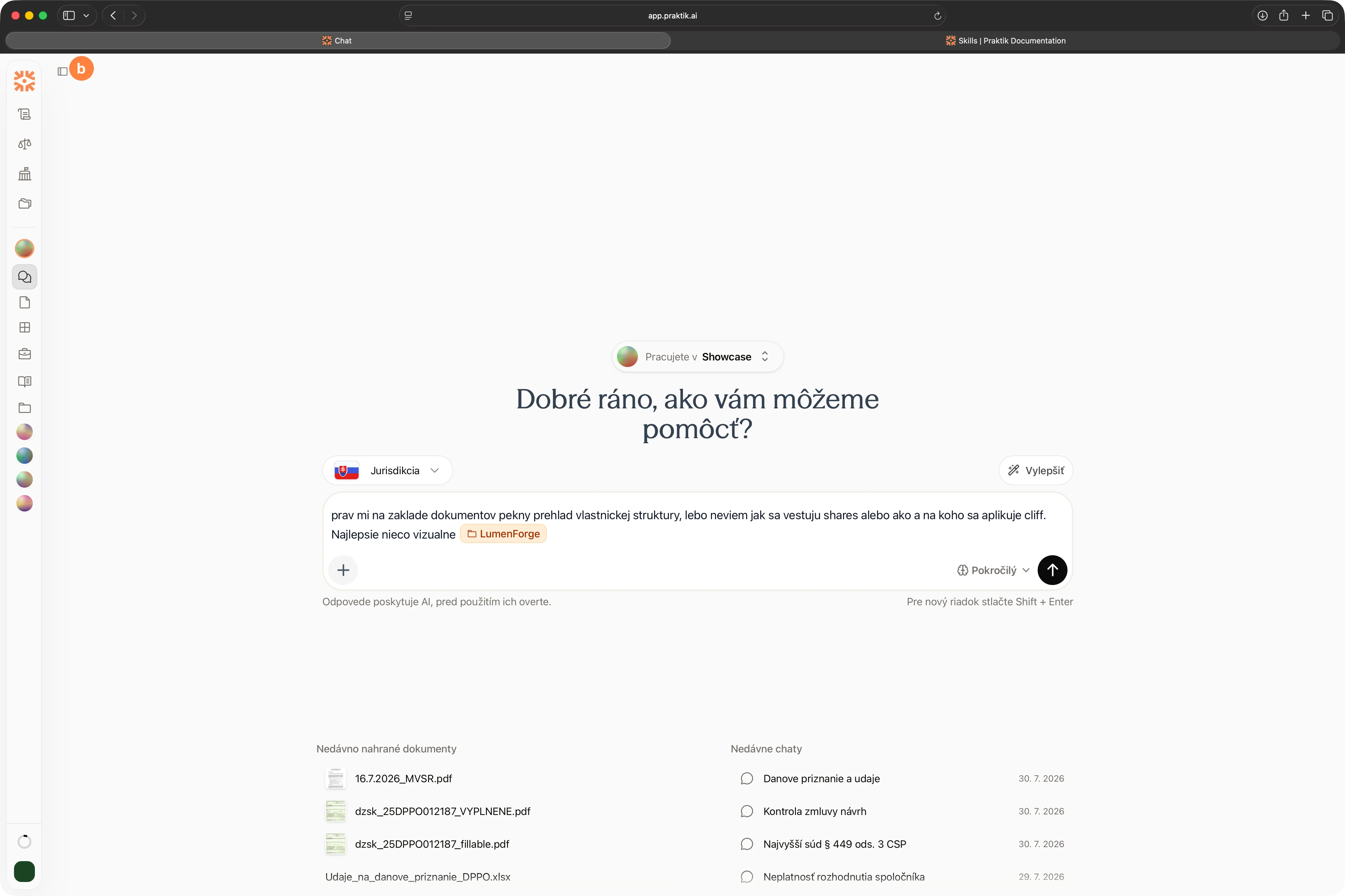 Ikona na skrytie alebo zobrazenie bočného panela vyznačená písmenom b