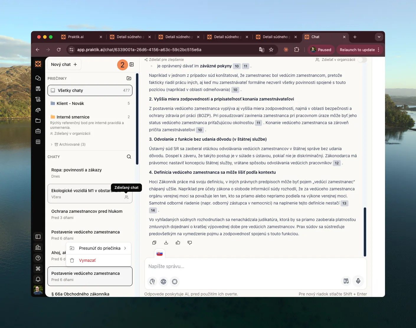 Ikona na skrytie/zobrazenie bočného panela vyznačená číslom 2
